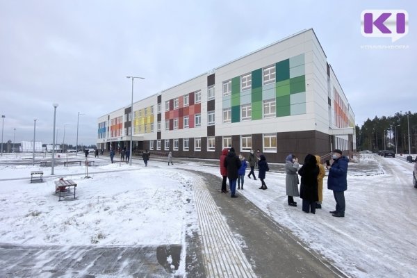 В новой школе в поселке Краснозатонском прозвенел первый звонок