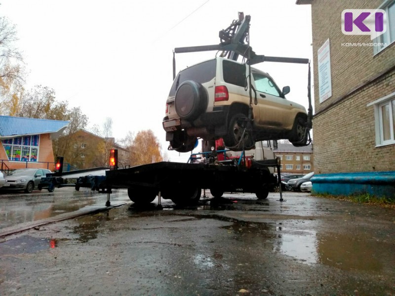 В Усть-Куломе сельчане с кулаками отбивали автомобиль пьяного соседа от полицейских