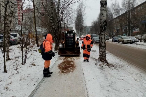Посыпка улиц и тротуаров в Сыктывкаре ведется в круглосуточном режиме, уверяют в мэрии