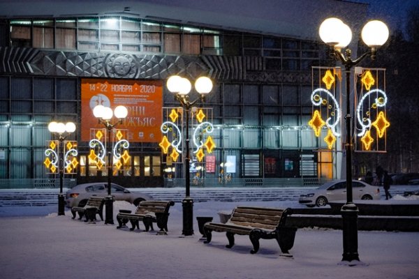 В столице Коми подключают новогоднюю иллюминацию