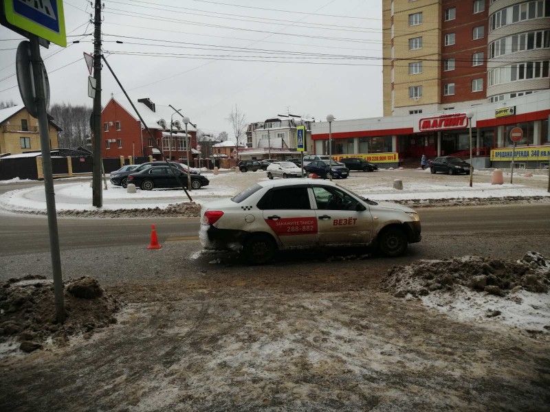 В Сыктывкаре таксист за неделю сбил двух пешеходов