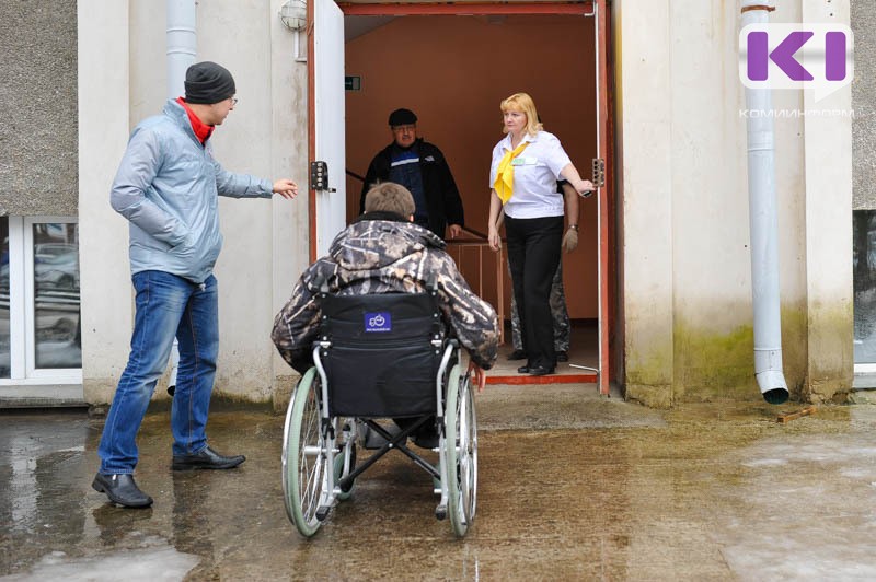 Фонд соцстраха до конца года обеспечит инвалидов Коми креслами-колясками в полном объеме

