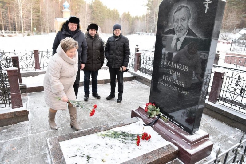Депутаты Госсовета Коми почтили память Ивана Кулакова