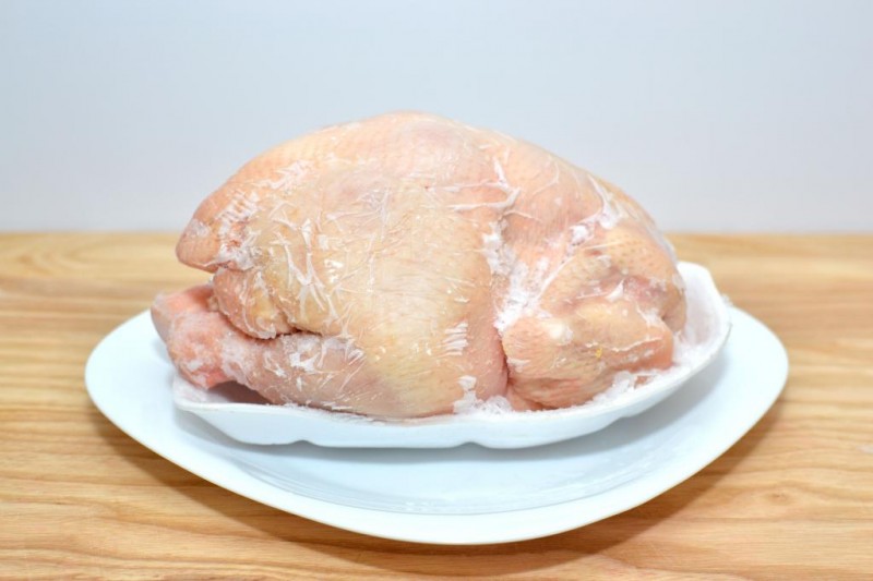 В Печоре осудили женщину за удар сожителя замороженной курицей
