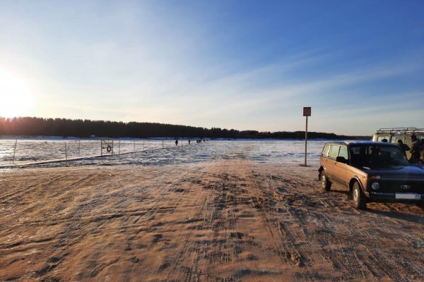На реке Вычегда в местечке Алешино выявлены случаи опасного выезда автомобилей на неокрепший лёд