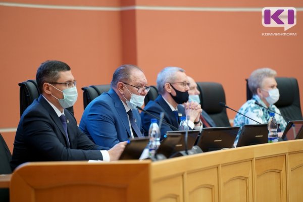 Госсовет Коми официально лишил депутатских полномочий Максима Шугалея


