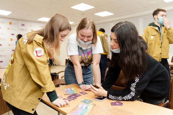 В Сыктывкаре молодые люди примерили на себя роль предпринимателей в деловых играх от 