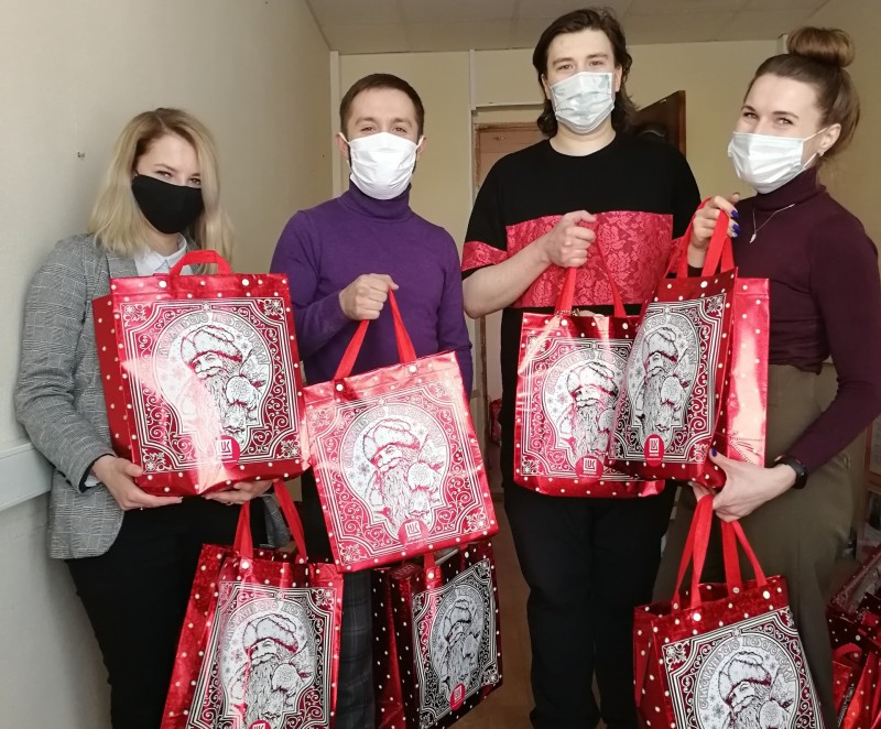 Заводчане "ЛУКОЙЛ-Ухтанефтепереработка" отправили новогодние подарки детям из отдаленных поселков Ухты