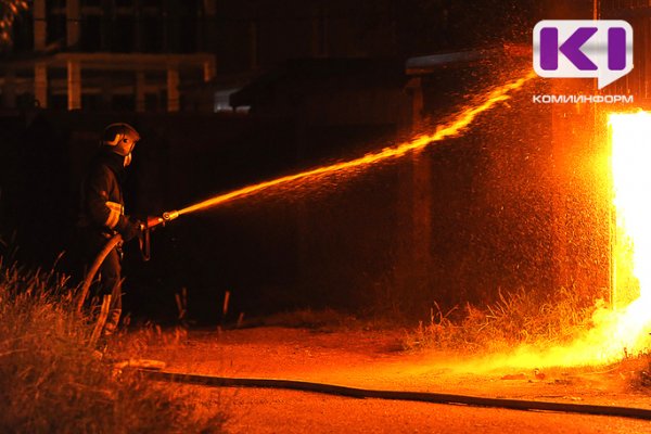 В Усть-Куломском районе огонь уничтожил хозпостройки предпринимателя