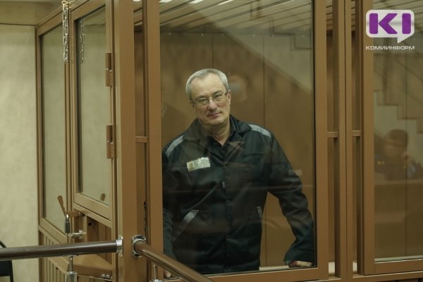 Вячеслав Гайзер пообщался с журналистами в Сыктывкарском суде 
