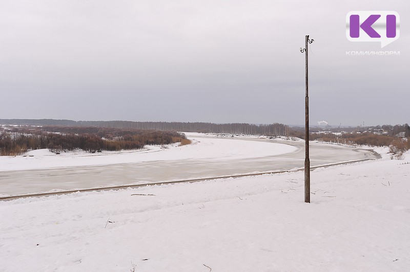 Десять новых ледовых переправ для автотранспорта появились в трех районах Коми