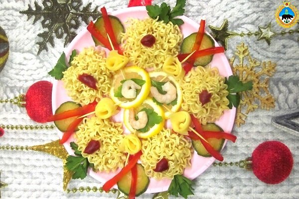 Креветки в гнезде и новогоднее оливье: как отмечали Новый год в женской колонии Коми