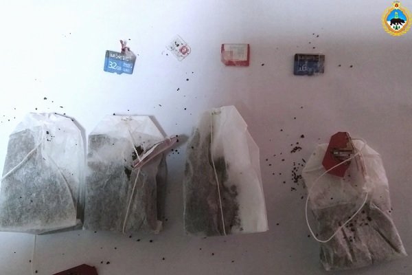 Чай, не найдут: в Сыктывкаре осужденному пытались передать флэш-карты вместо ярлыков от чайных пакетиков

