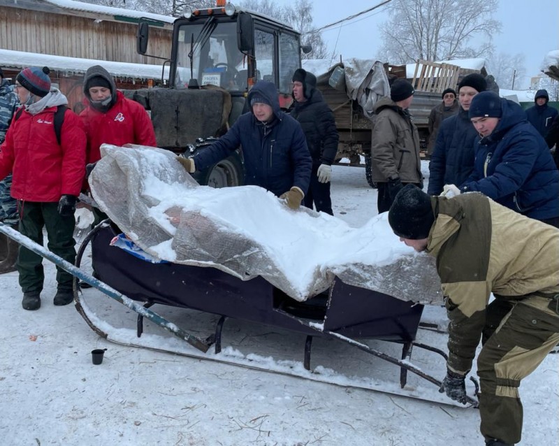 Жители Коми массово вышли на разбор завалов в конном центре "Аврора" 