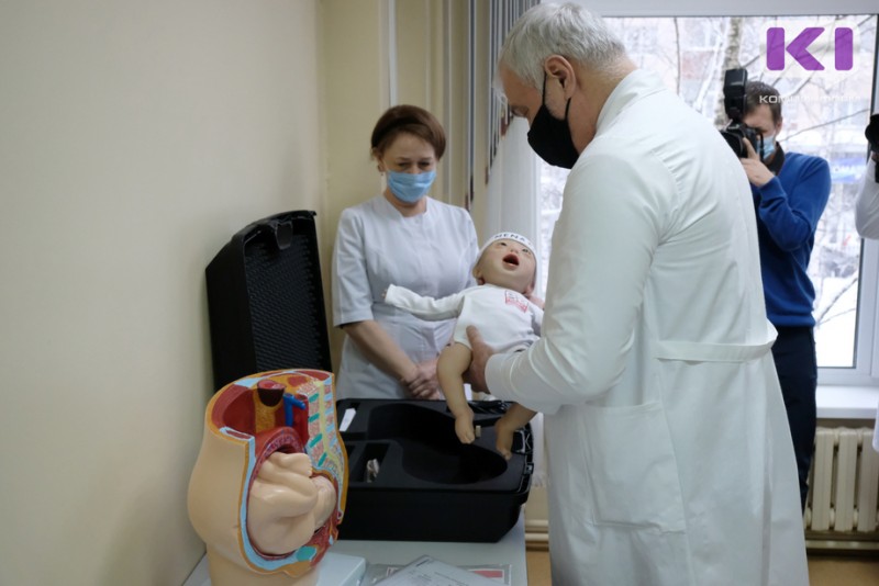 Будущим врачам нужны лаборатории и симуляторы - глава Коми Владимир Уйба
