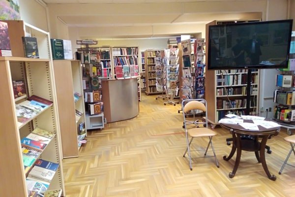 Библиотека национальных литератур Санкт-Петербурга пополнила фонды литературой на коми языке