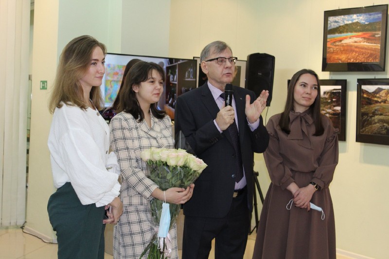 В Воркуте открылась выставка избранных работ Сергея Гагаузова и его учеников