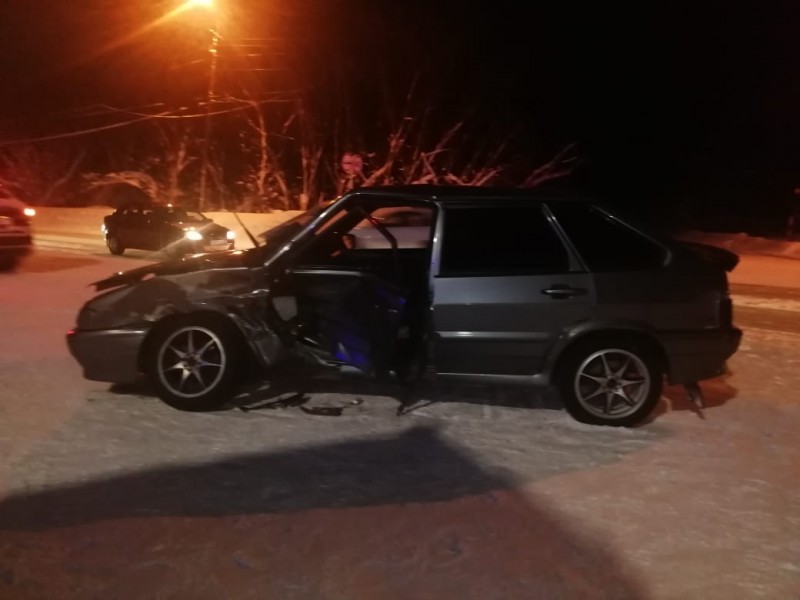 В Печоре после столкновения с иномаркой опытный водитель "Лады" попал в больницу