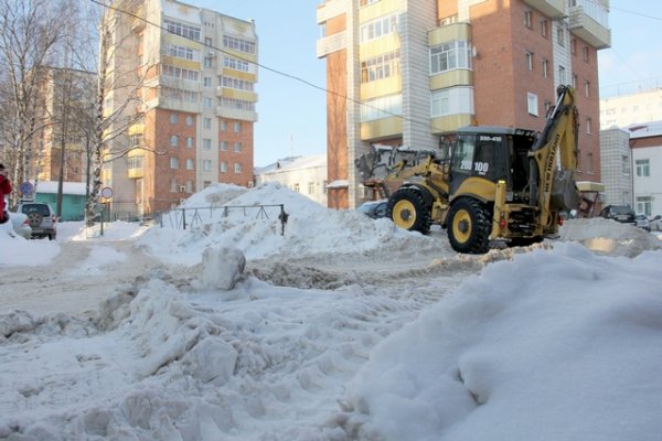 Мэрия Сыктывкара вновь выявила несвоевременную уборку дворов и крыш от снега