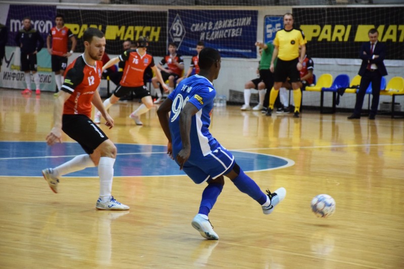 Мини-футбольные клубы из Коми разделили очки с соперниками в домашних играх