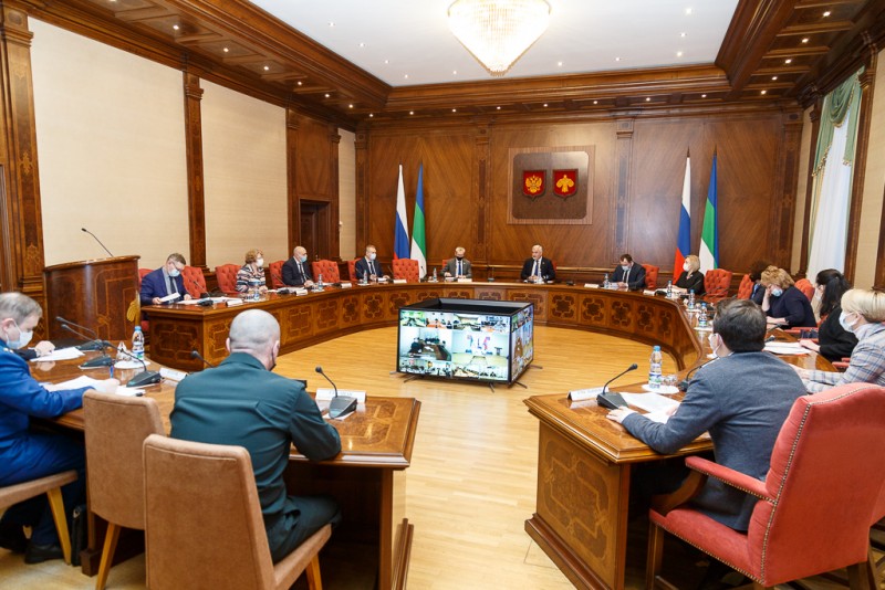 Владимир Уйба поручил Минздраву Коми ускорить темпы вакцинации населения против коронавируса