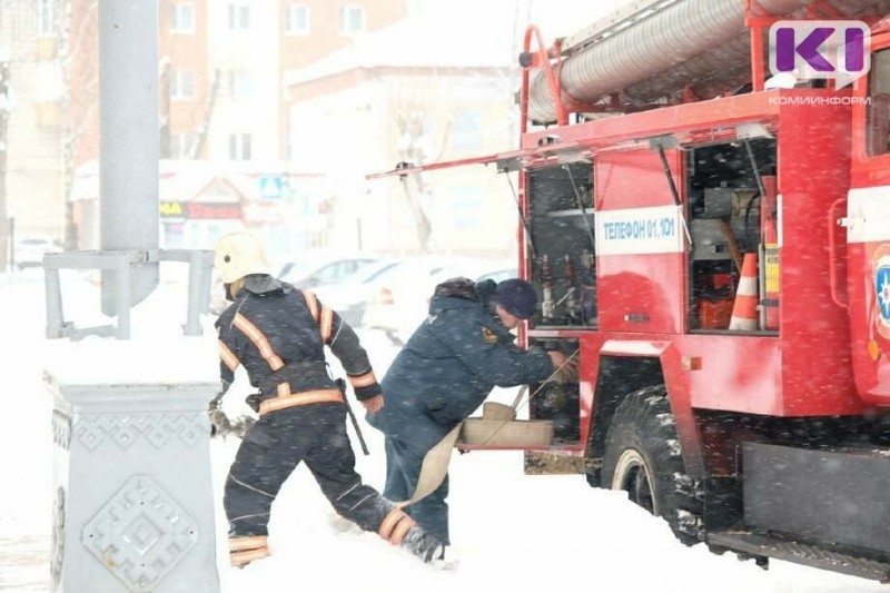 В Воркуте и Сосногорске на пожарах эвакуировались 32 человека