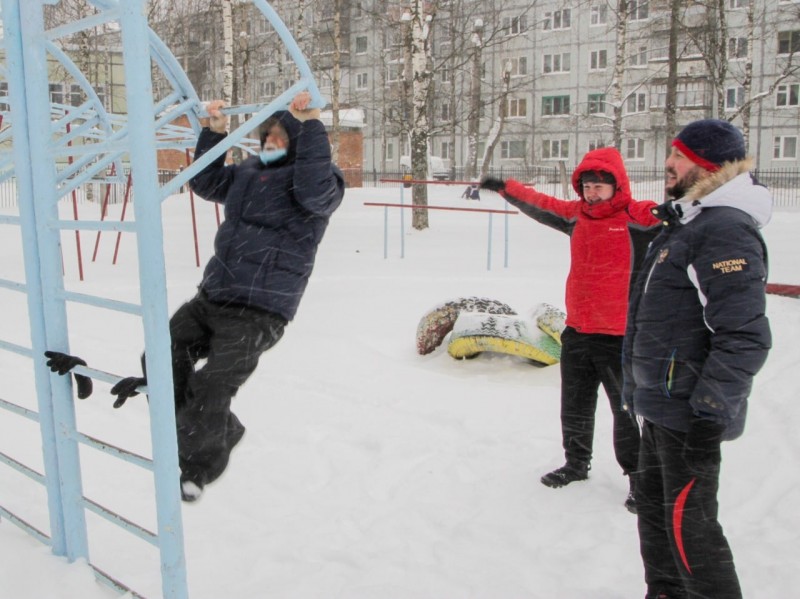 Хоккей, футбол и гимнастика: сыктывкарцы провели выходной по-спортивному