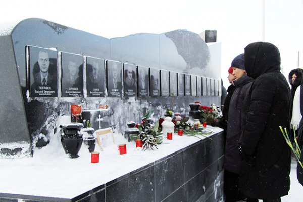 Воркутинцы почтили память горняков и спасателей, погибших при аварии на шахте Северной

