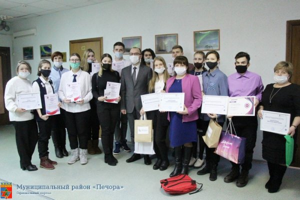 Глава Печоры Валерий Серов наградил волонтеров