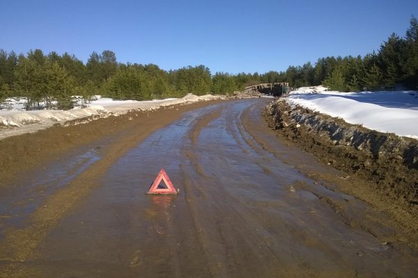 В Усть-Куломском районе вода с болота размыла дорогу 