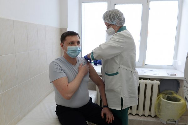 Глава Сосногорского района Сергей Дегтяренко привился от коронавируса