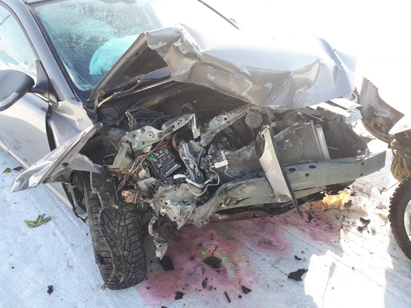 Под Сосногорском в ДТП пострадали водитель и пассажир Toyota Avensis