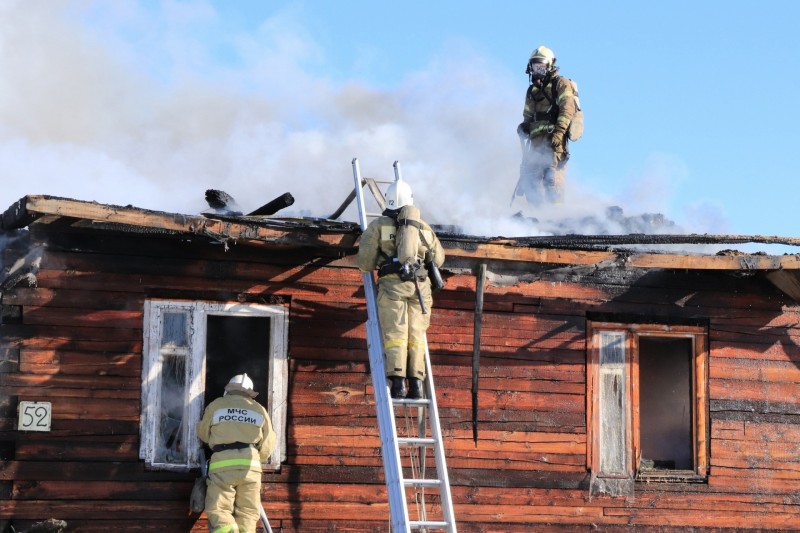 В сыктывкарском местечке Заречье на пожаре в частном доме погибли два человека  