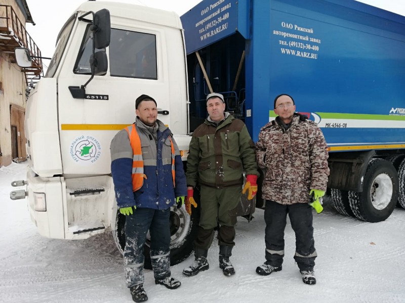 В Воркуте грузчики и водитель мусоровоза спасли женщину