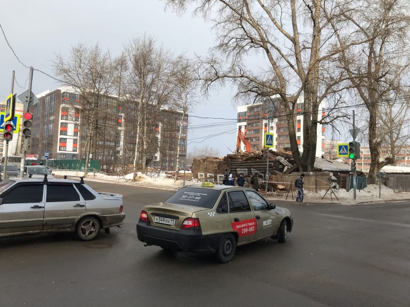 В Сыктывкаре сносят дома на перекрестке Карла Маркса и Чкалова