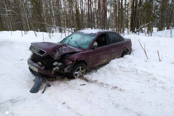 Под Сосногорском после аварии госпитализирована женщина-водитель Audi