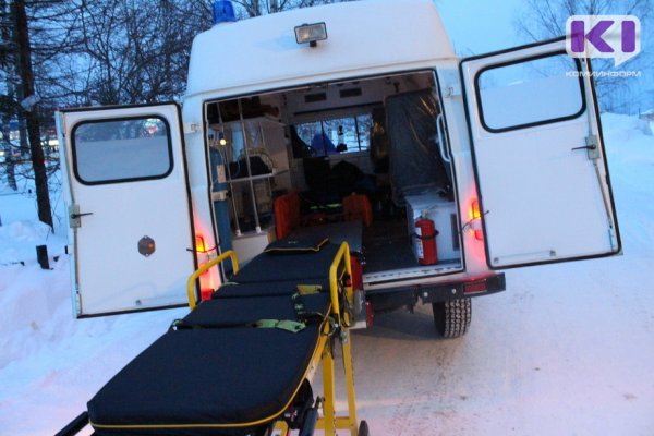 В Сыктывкаре спасатели вскрыли дверь, чтобы помочь мужчине с инсультом