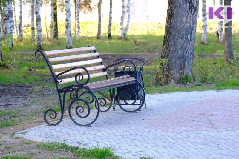 В Сосногорске на двух общественных территориях появятся новые скамейки