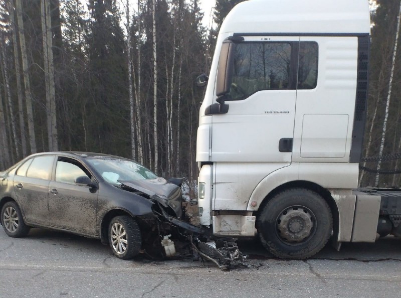 В крупном ДТП на трассе Ухта - Сосногорск погибла пассажирка ГАЗа /подробности/