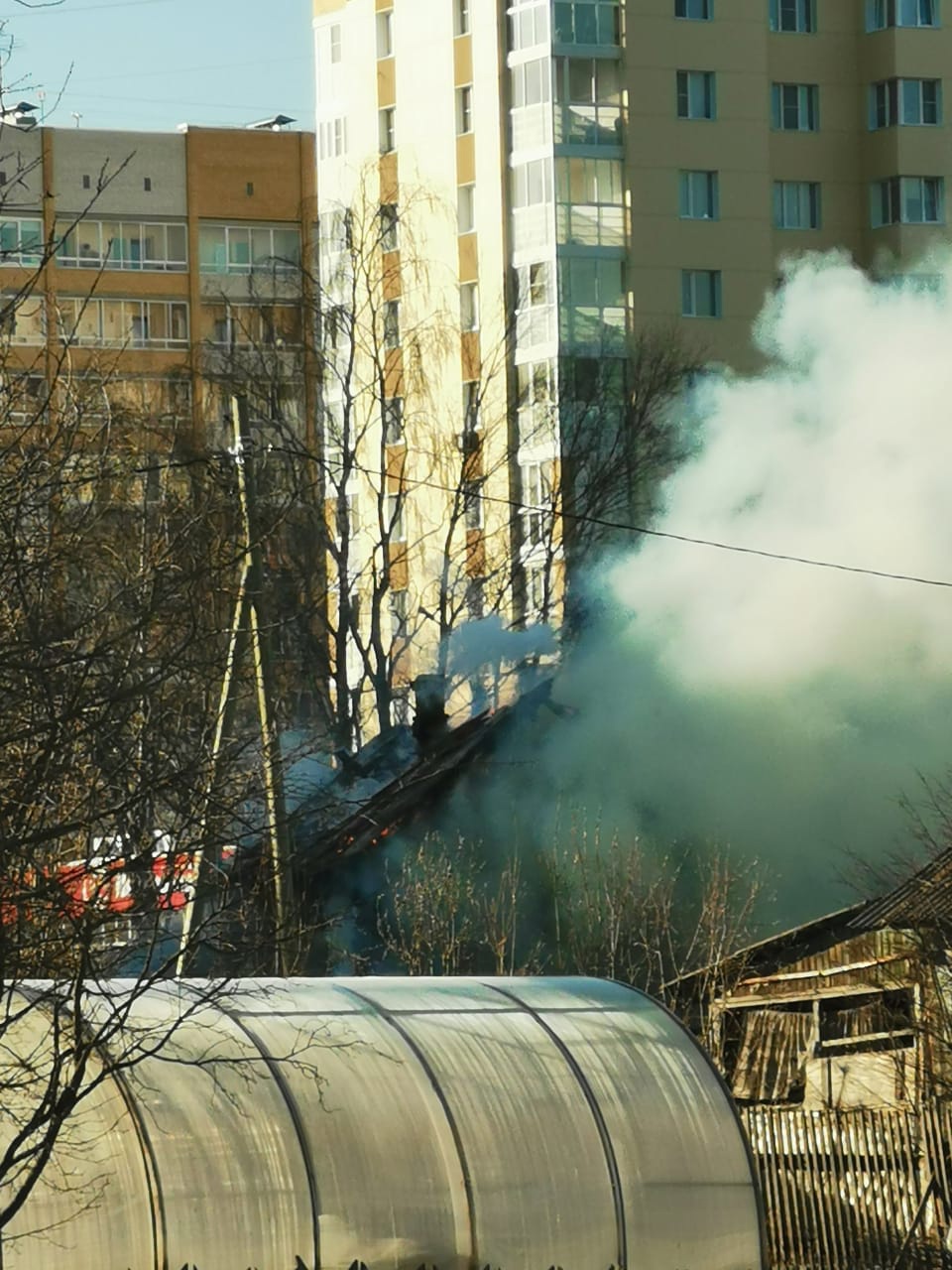 В сыктывкарском микрорайоне Давпон сгорел деревянный дом | Комиинформ