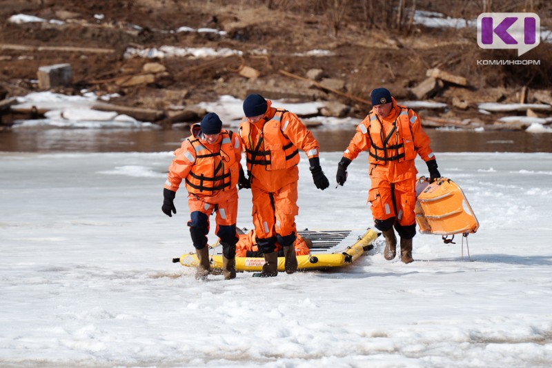 В Сыктывкаре спасали утопающего, снимали рыбака со льдины и вывозили население с подтопленных территорий