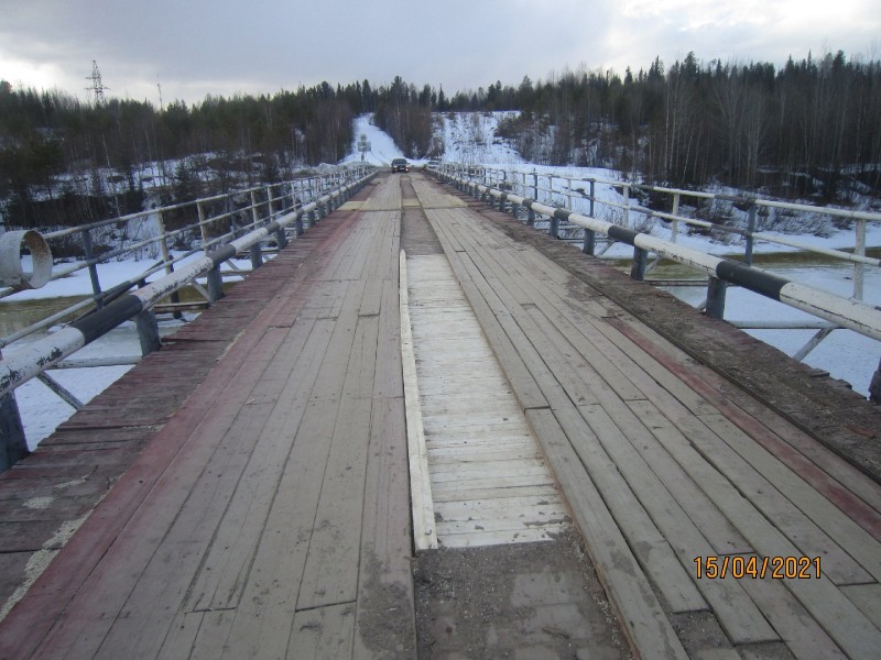 Власти Вуктыла завершили восстановительные работы на мосту, который связывает райцентр с селом Подчерье