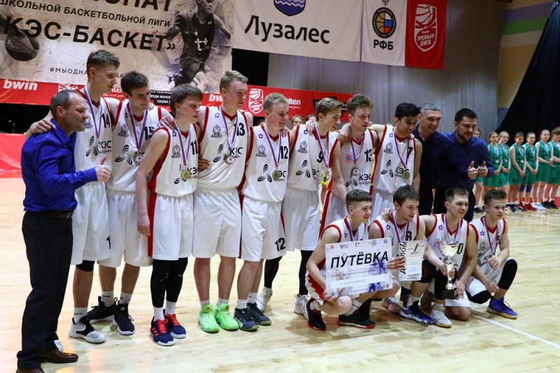 В Cыктывкаре определили победителей регионального этапа Школьной баскетбольной лиги "КЭС-БАСКЕТ"