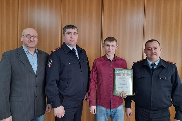 В Княжпогостском районе поощрили охранника предприятия за помощь в розыске ребенка