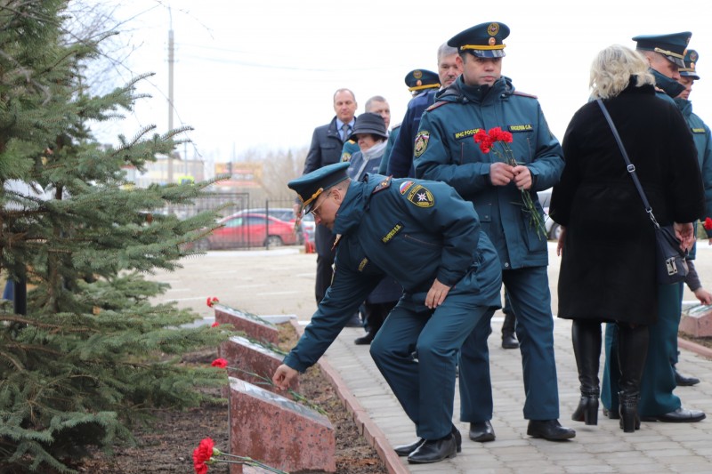 В Сыктывкаре почтили память погибших пожарных и презентовали Книгу памяти МЧС России