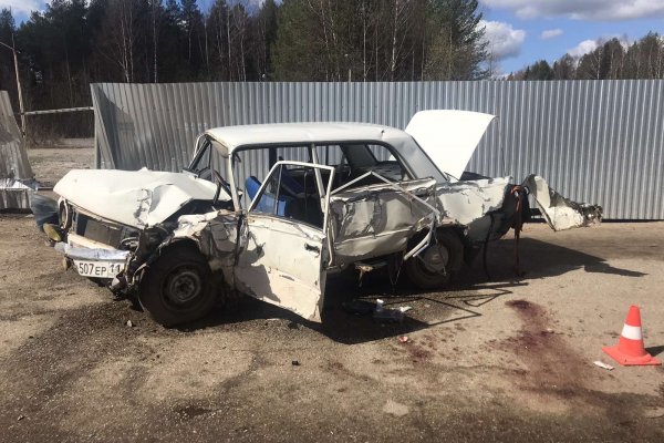 В Сыктывкаре водитель-подросток разбил ВАЗ-2101, пострадали он и пять пассажиров