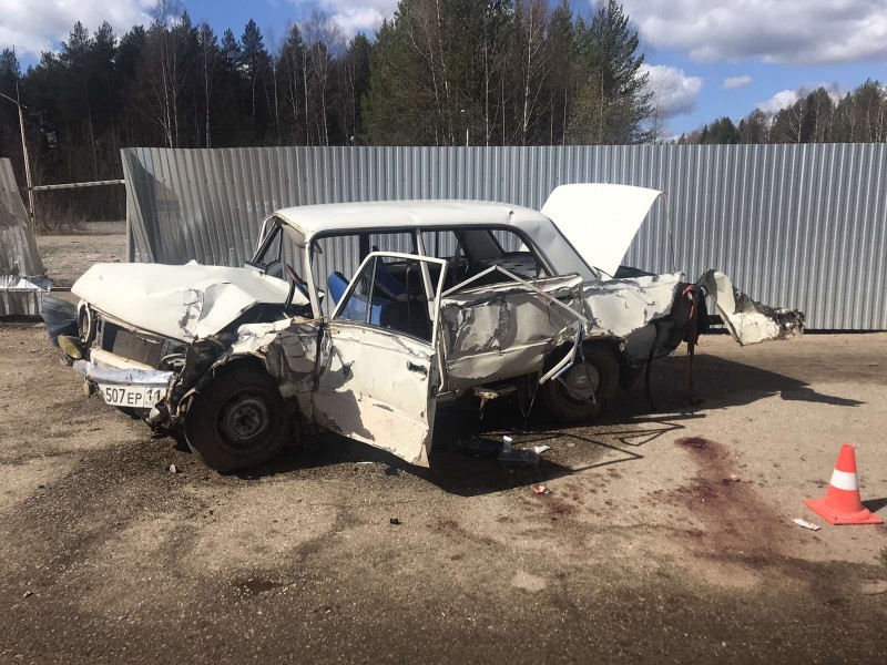 В Сыктывкаре водитель-подросток разбил ВАЗ-2101, пострадали он и пять пассажиров
