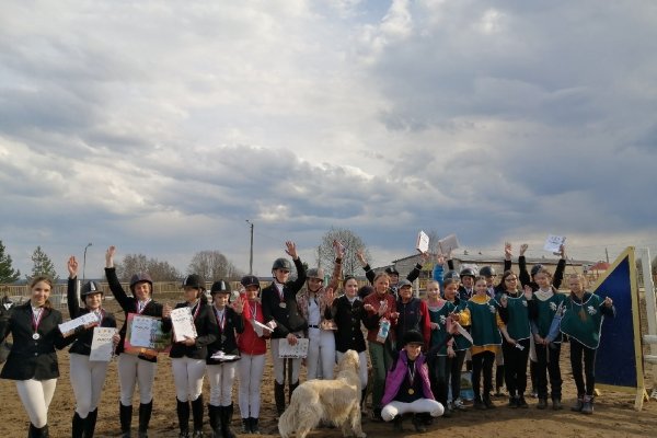 В Выльгорте прошли соревнования по конному спорту на призы Светланы Захаровой