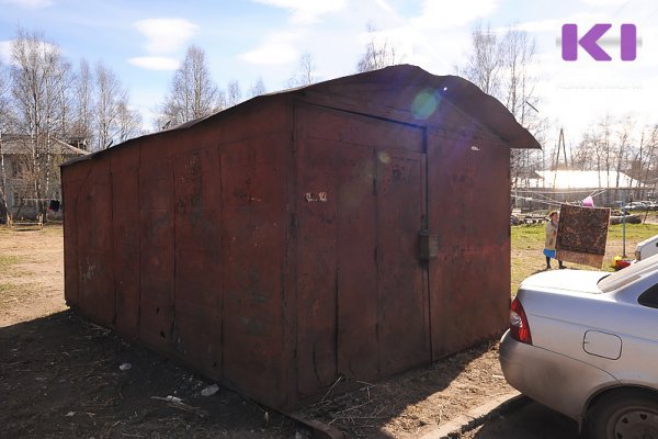 Жителей Сыктывкара просят убрать самовольно установленные гаражи по улице Клары Цеткин