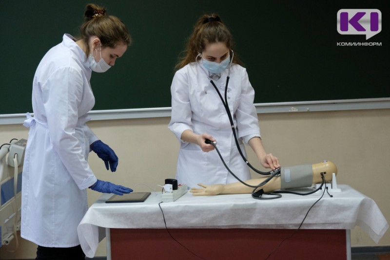 За пять лет зарплата медсестры в Коми выросла с 20 до 36,5 тыс. рублей